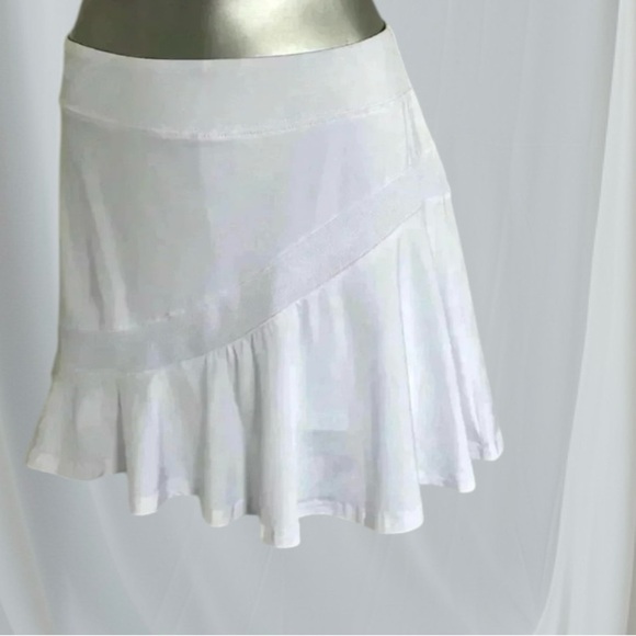 🆕White Skorts with A-line Shape and Lightweight Fabric - Picture 2 of 14